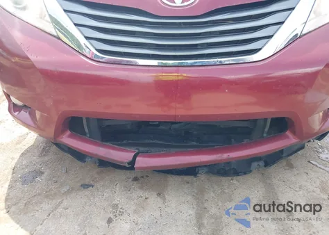 2014 Toyota Sienna Xle 7 Passenger z USA, uszkodzony, nr VIN 5TDDK3DC5ES087111